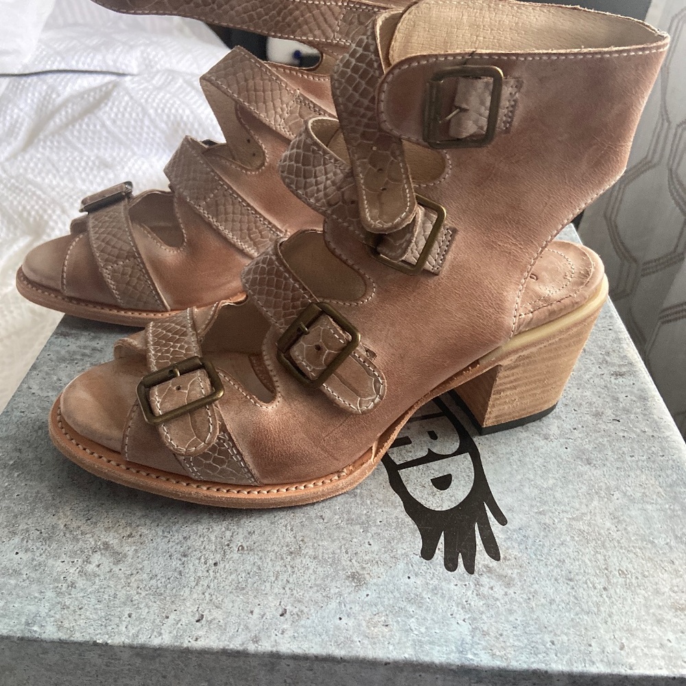 Freebird  quail taupe multi size 9